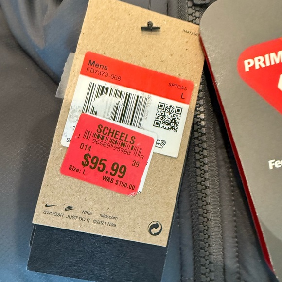 Nike Men's Puffer Vest - Picture 4 of 4